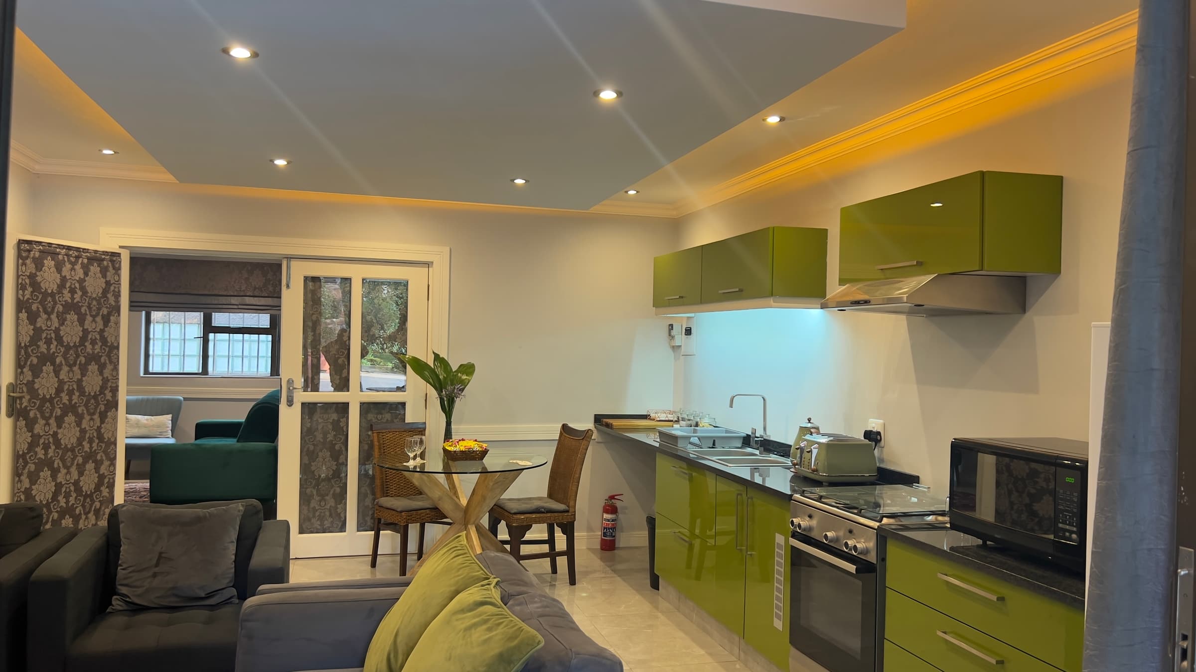 Olive Suite — King, sleeps 2, 75 m²